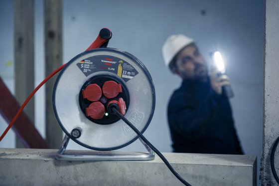  - Enrouleur de câble en acier isolé pour le chantier